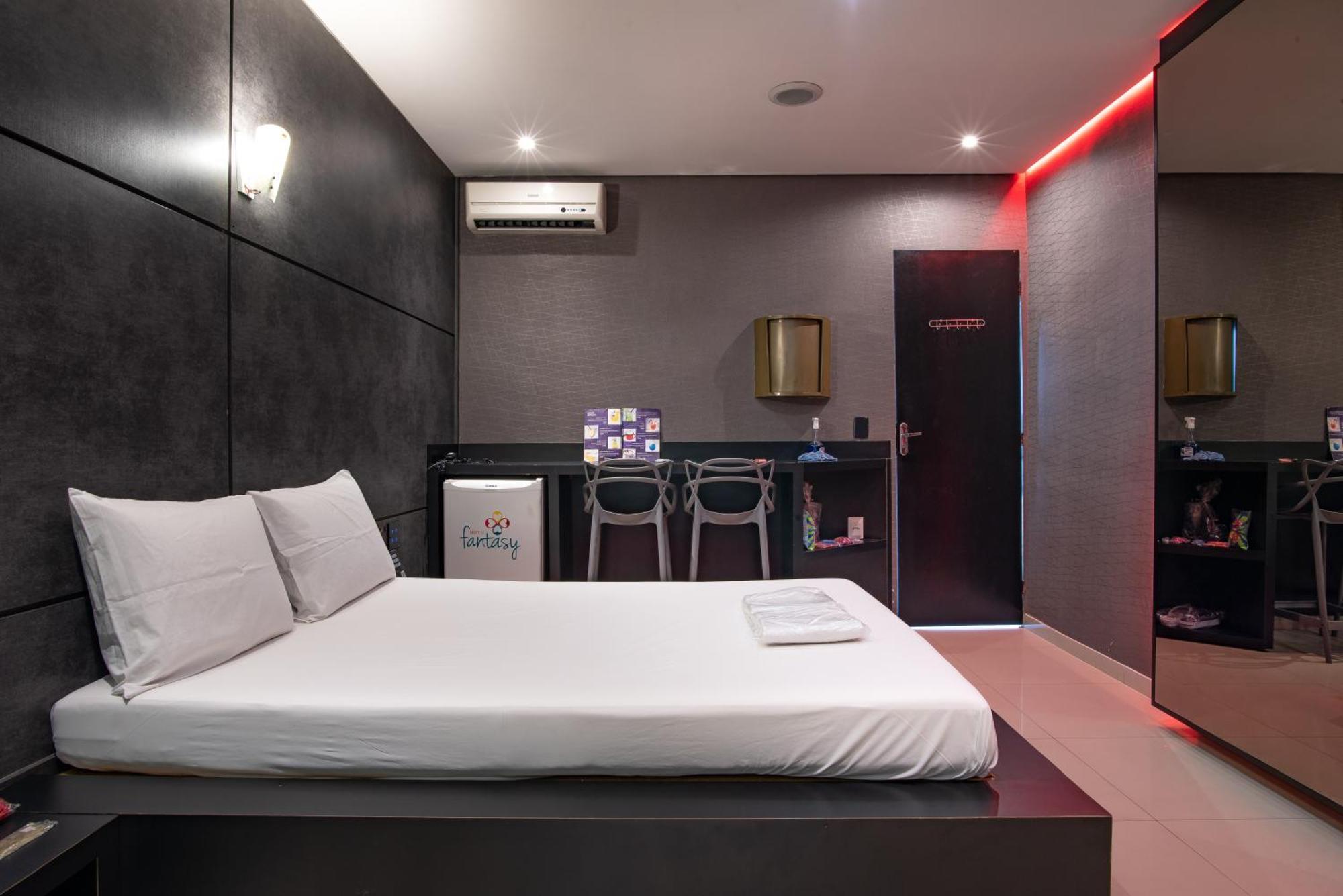 Motel Fantasy 3 (Adults Only) 벨루오리존치 외부 사진